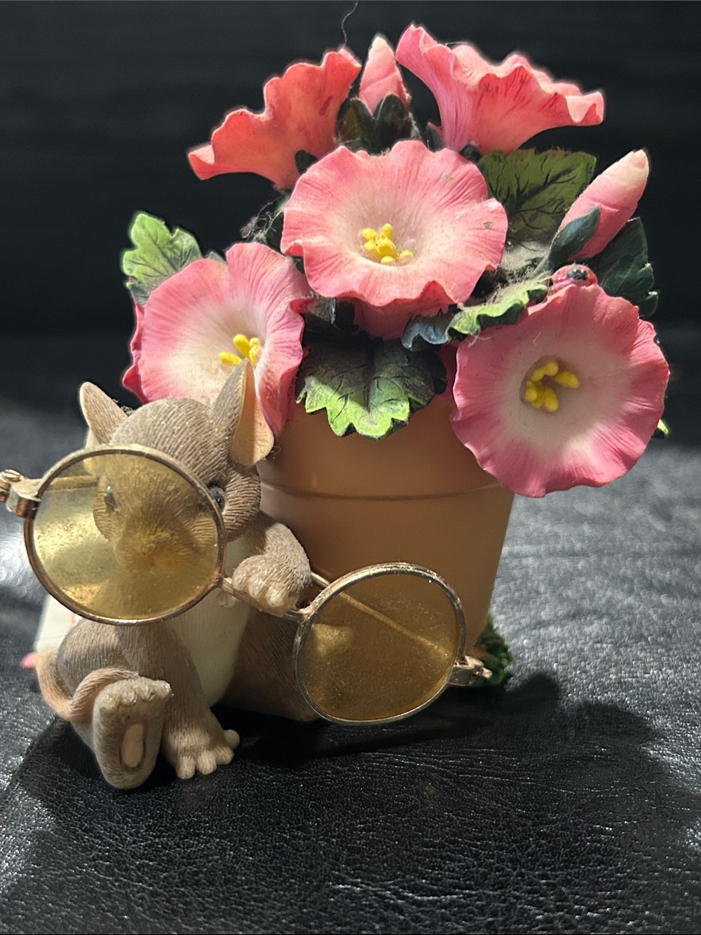 Decorative Pink Flower Pot Accent for Small Habitats
